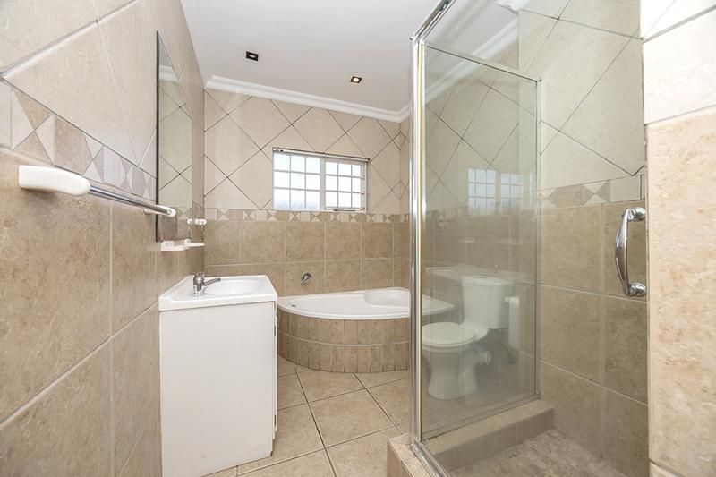 5 Bedroom Property for Sale in Bloubergrant Western Cape